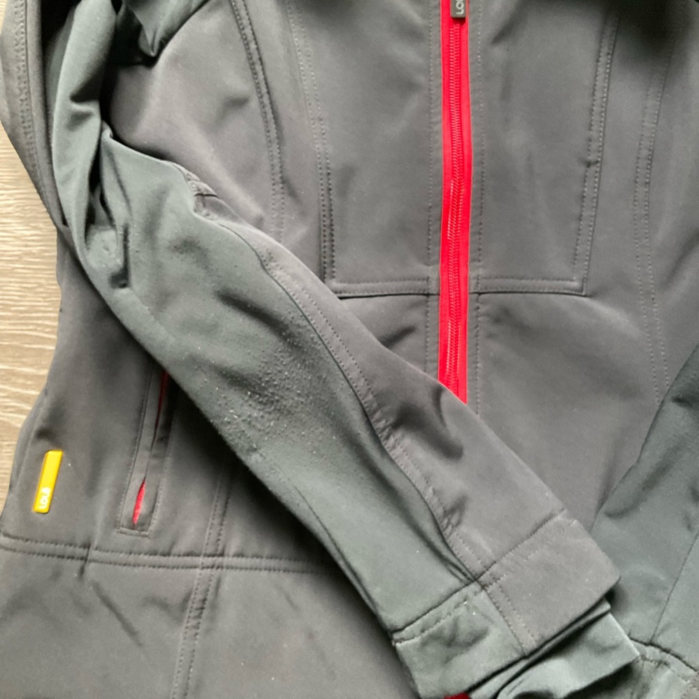 Lolë softshell jacket. - Picture 7 of 7